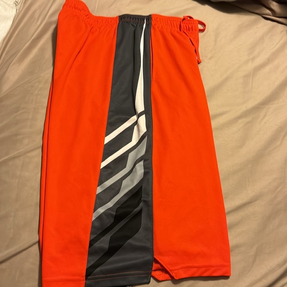 Youth XL Under Armour shorts! - Picture 3 of 5